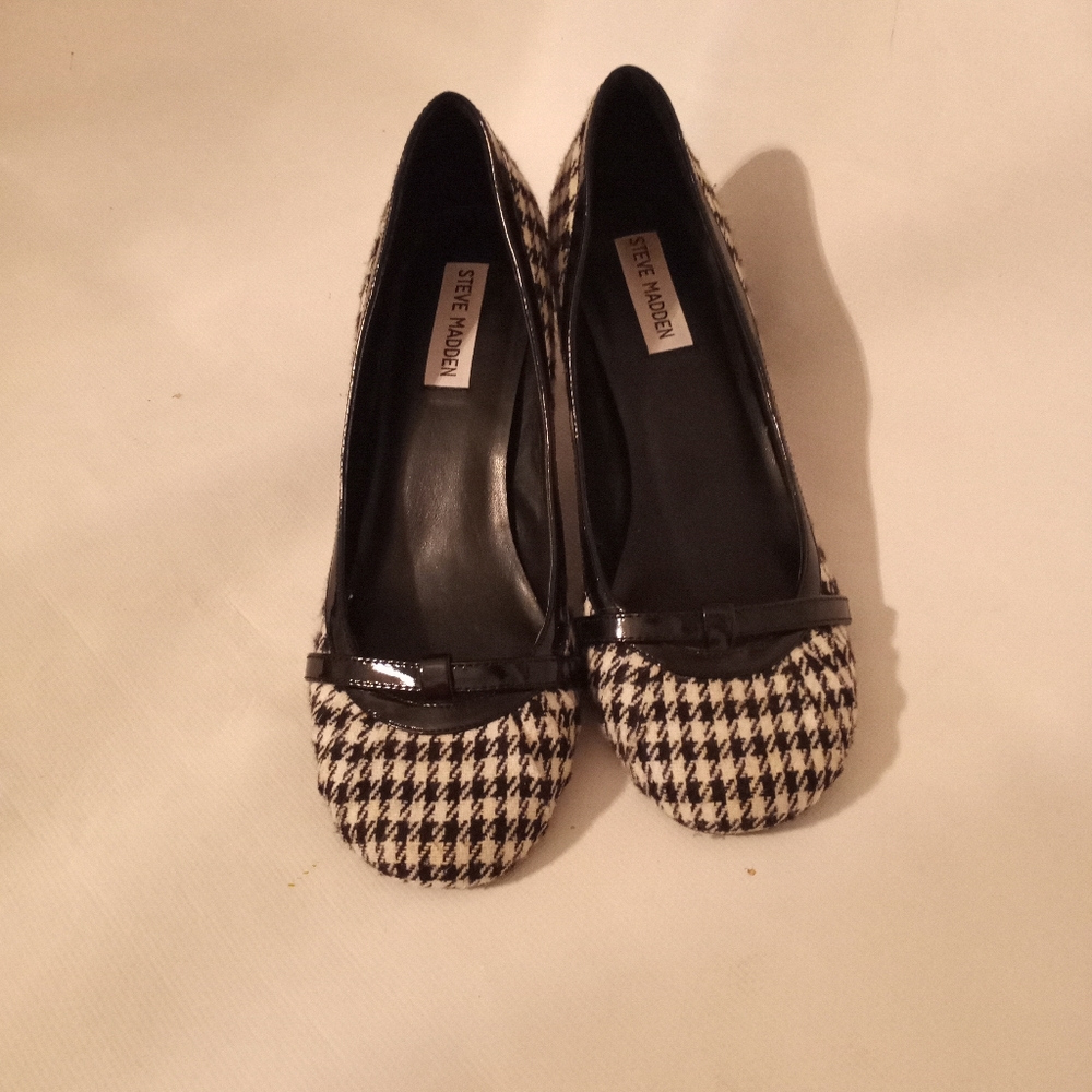 Steve Madden Vintage White/Black Heels